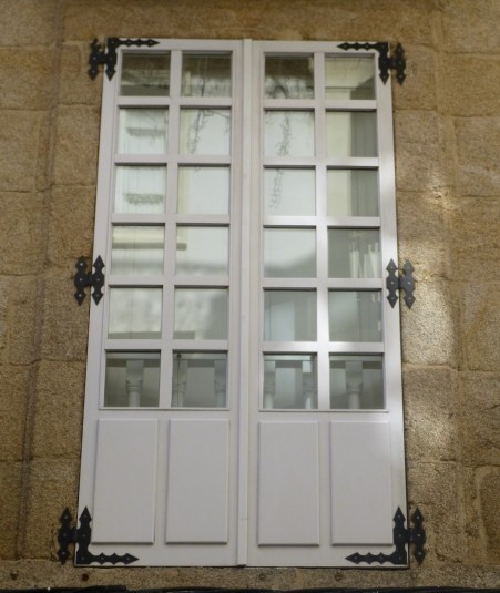 Puerta balconera madera lacada blanco